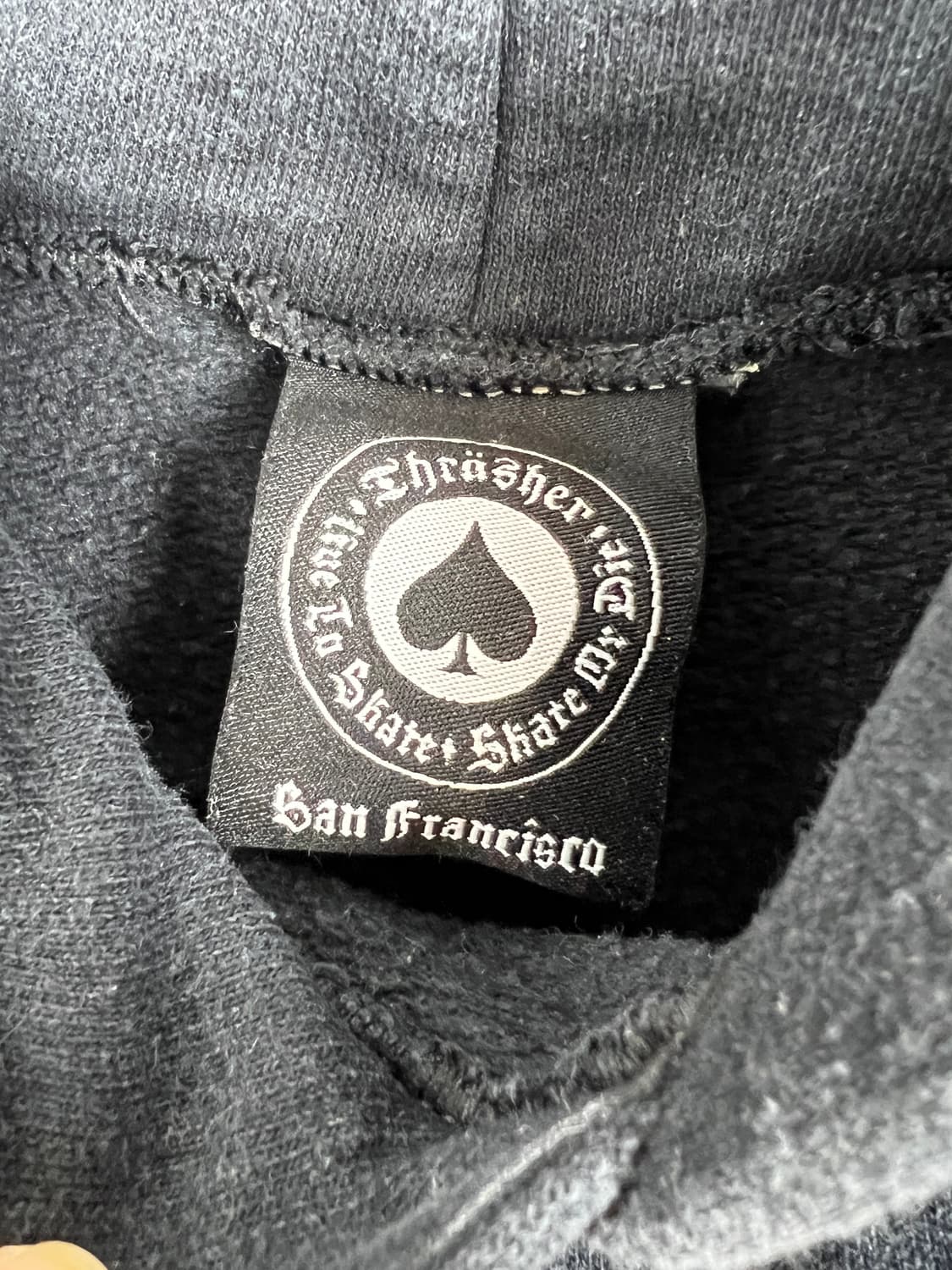 T074 쓰레셔 블랙 후드티 상품이미지3