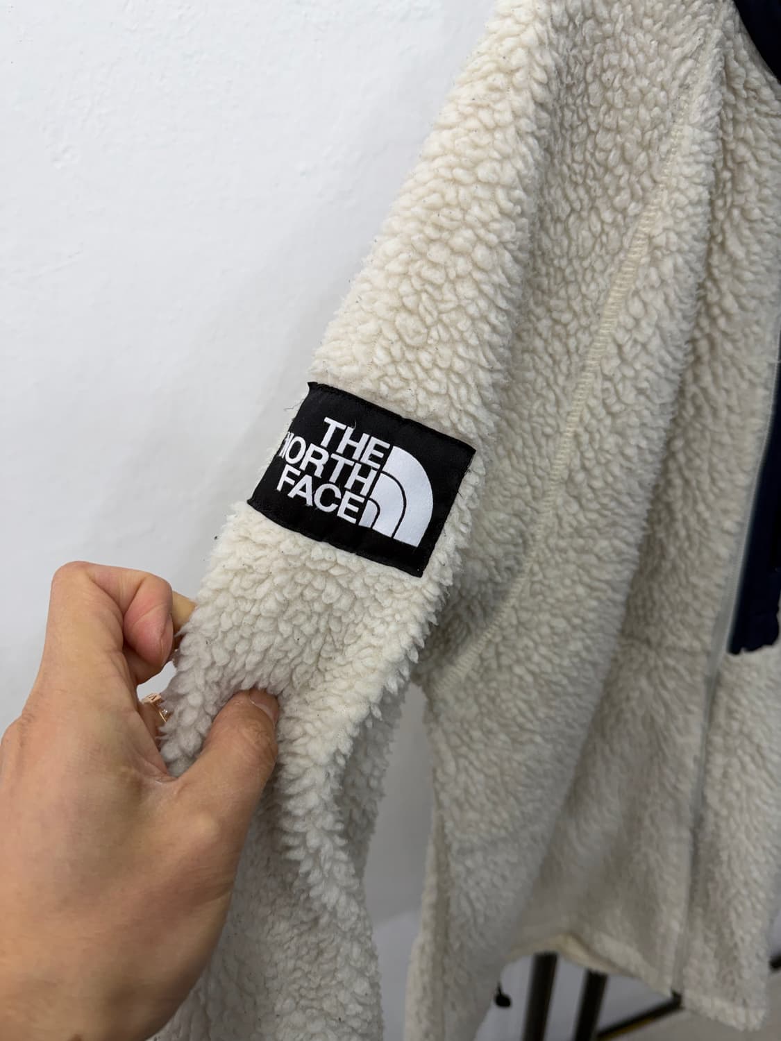 정품) 노스페이스 남성 뽀글이 플리스 아이보리 L 상품이미지4
