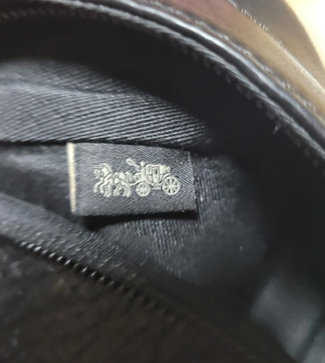 코치 가죽크로스 슬링백 
 상품이미지3