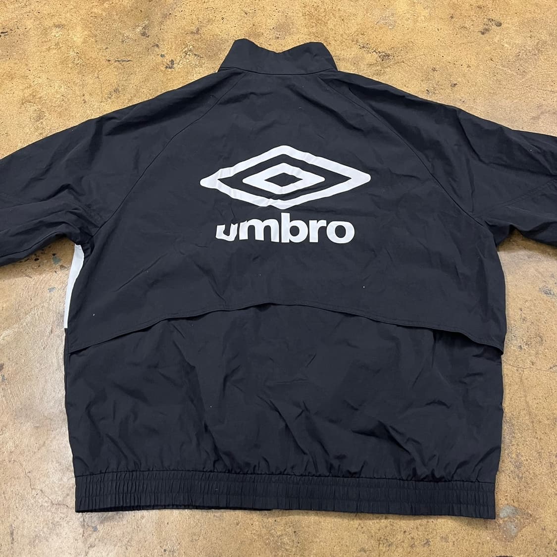 [정품/100] 엄브로 플레이버 스탠넥 바람막이 웜업 자켓 b17 상품이미지4