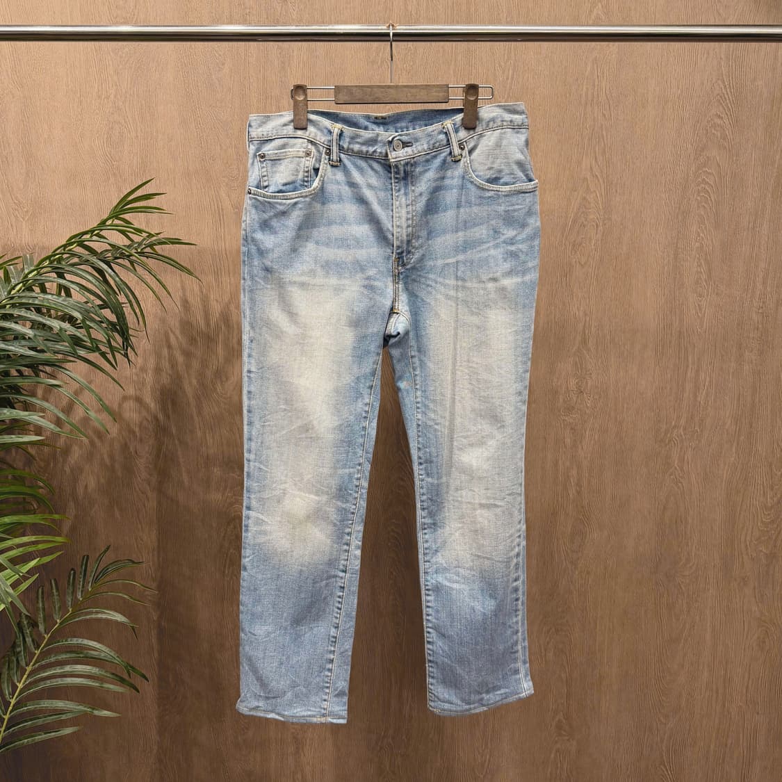 리바이스 551 워싱 데님 팬츠 레드 로고 탭 디테일 스트레이트핏 연청 상품이미지1