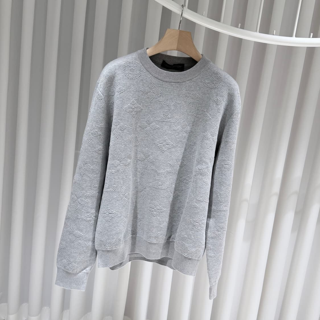 (S/XL) / 루이비통 모노그램 엠보스드 풀오버 맨투맨 그레이 상품이미지2