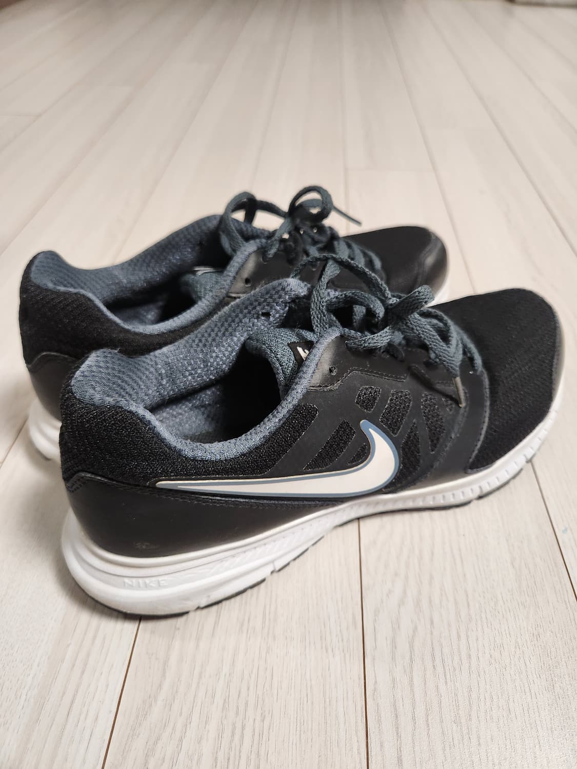 나이키 운동화 다운쉬프터6 러닝화 사이즈260

여러 중고사이트에도 같이 상품이미지3