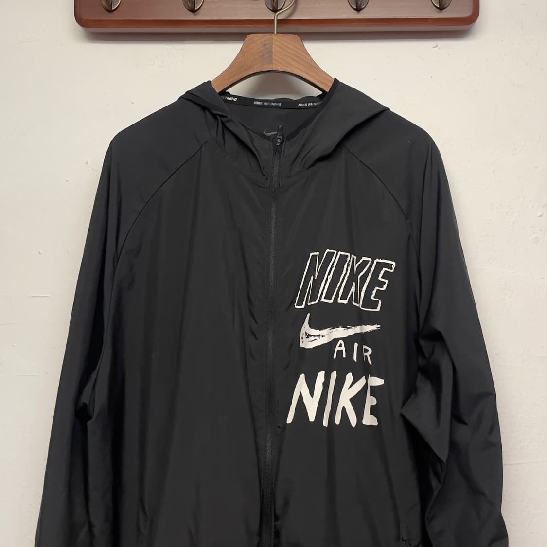 나이키 러닝 로고 블랙 바람막이 자켓   상품이미지3