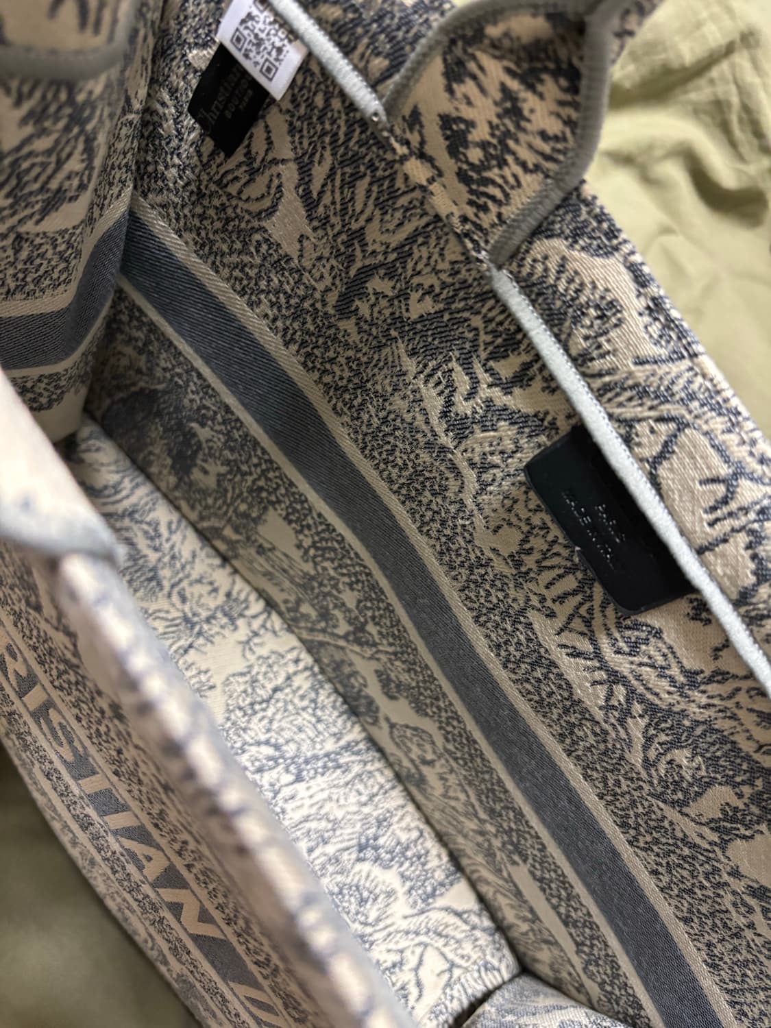 [새제품] 디올 북토트 북도트 그레이 상품이미지5