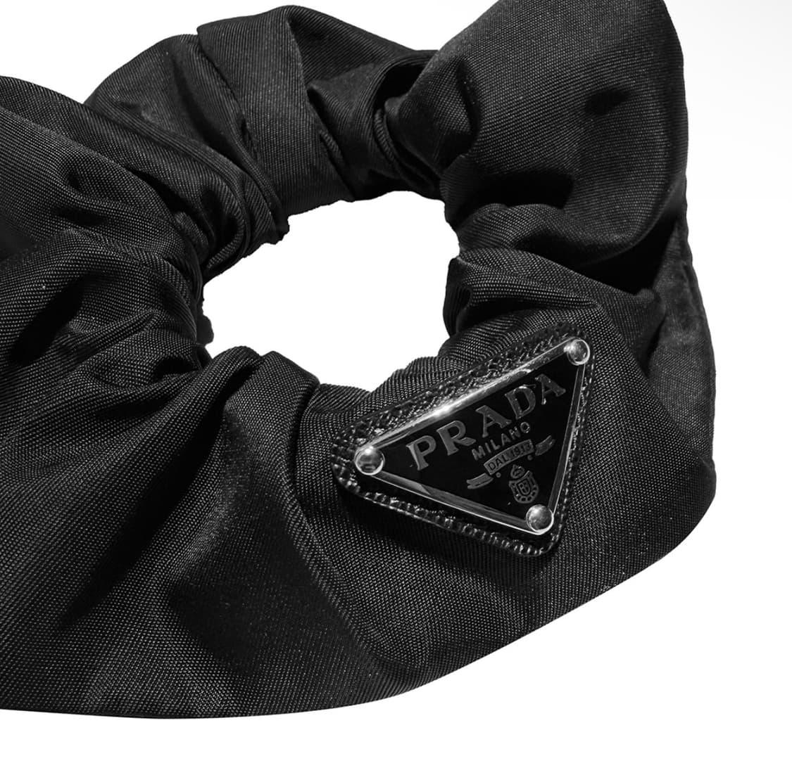 [OS] 프라다 여성 리나일론 삼각로고 스크런치 헤어 밴드 슈슈 블랙 상품이미지7