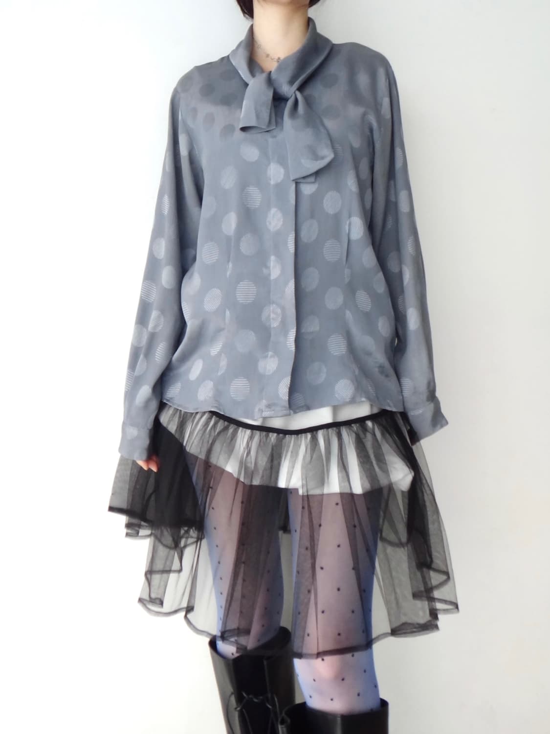 Dot pattern neck detail blouse / grey 상품이미지3