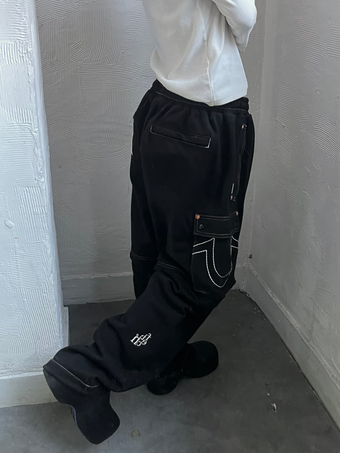 True Religion X Fetch® 트루릴리전 페치 블랙 카고 팬츠 상품이미지2