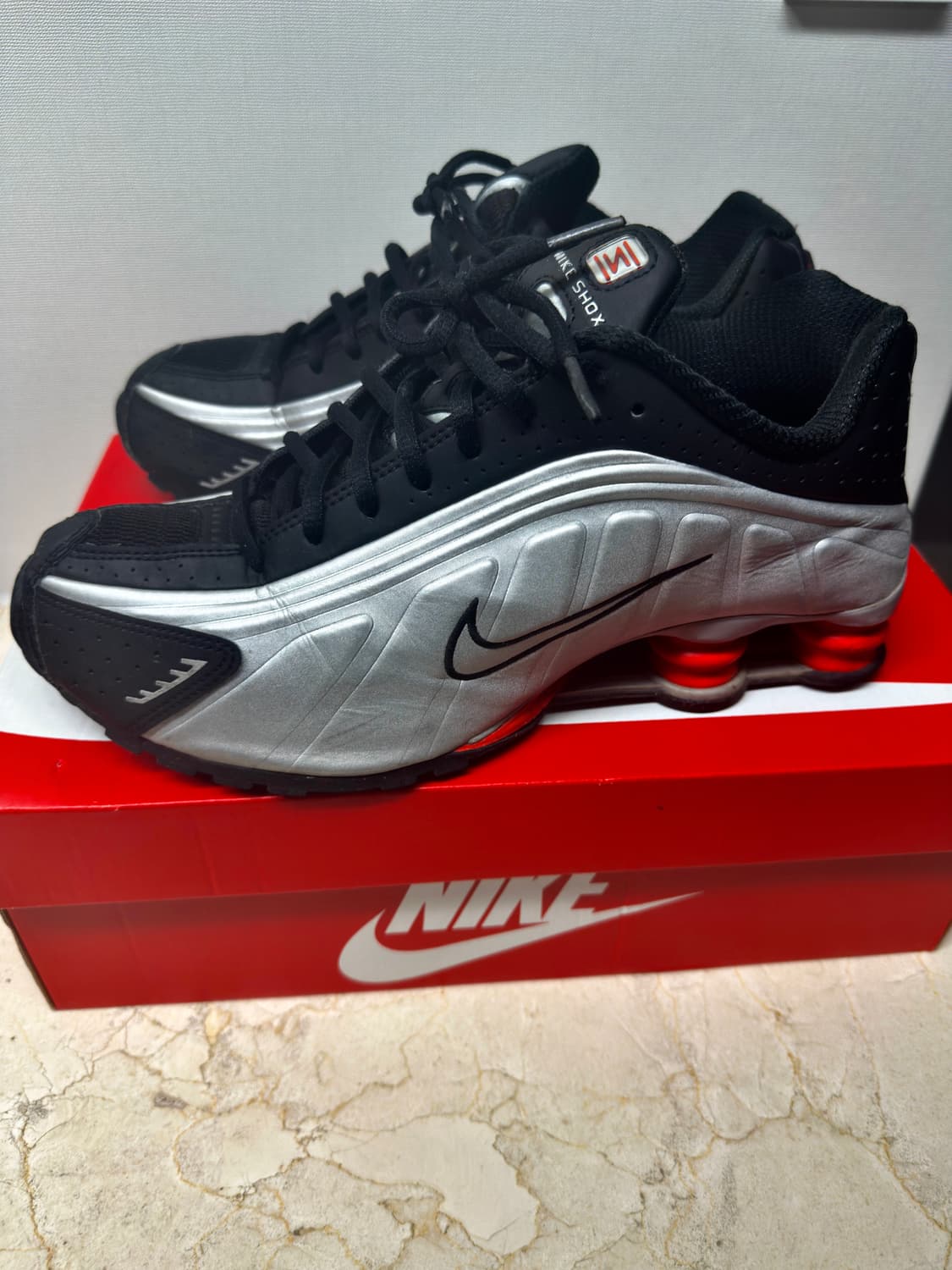 나이키 샥스 R4 메탈릭 실버 레드 260 상품이미지1