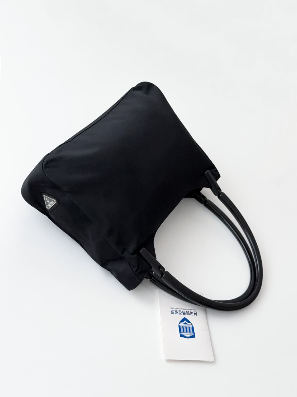 프라다 나일론 사이드 로고 호보백 상품이미지1