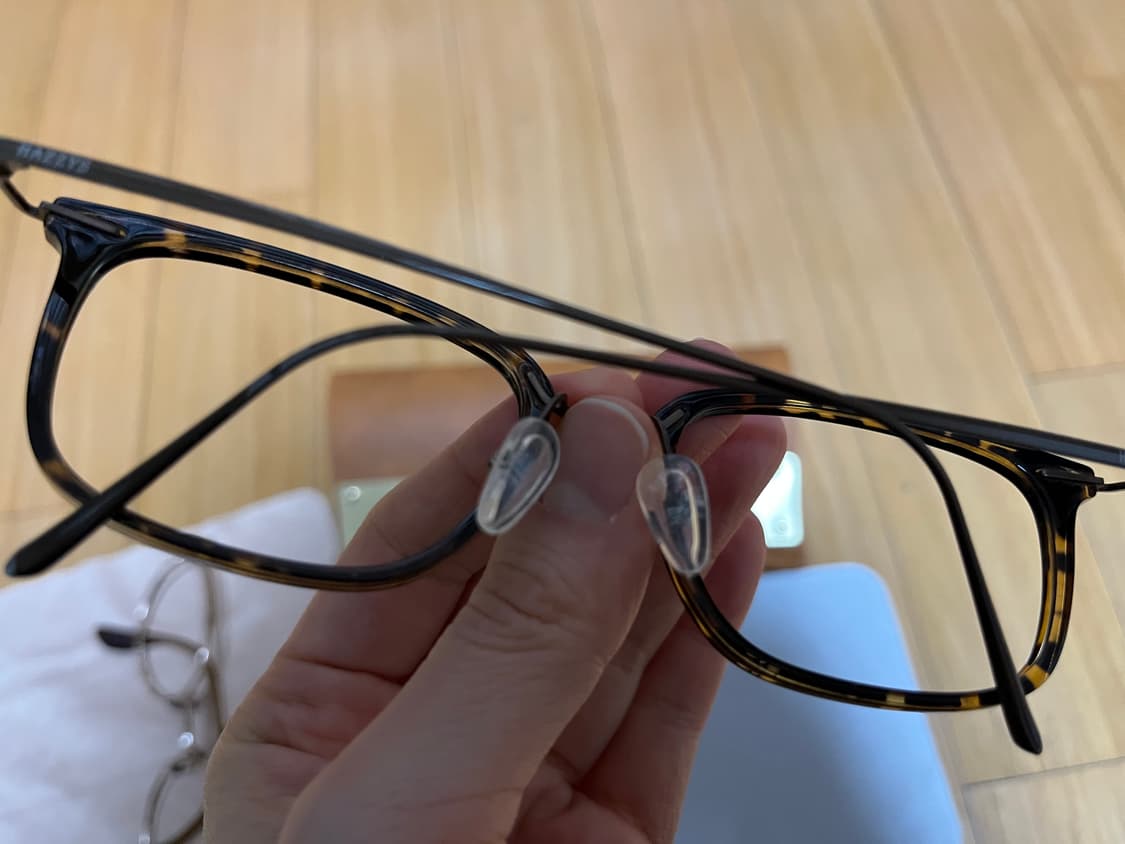 헤지스 톨토이즈 52-18-143 렉탱글(긱시크) 상품이미지2