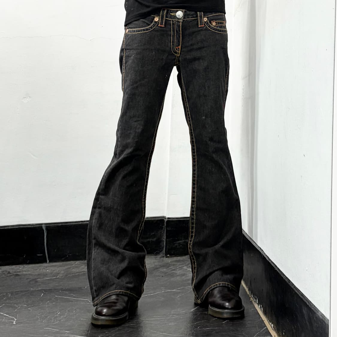 트루릴리전 흑청 부츠컷 데님 팬츠 상품이미지2