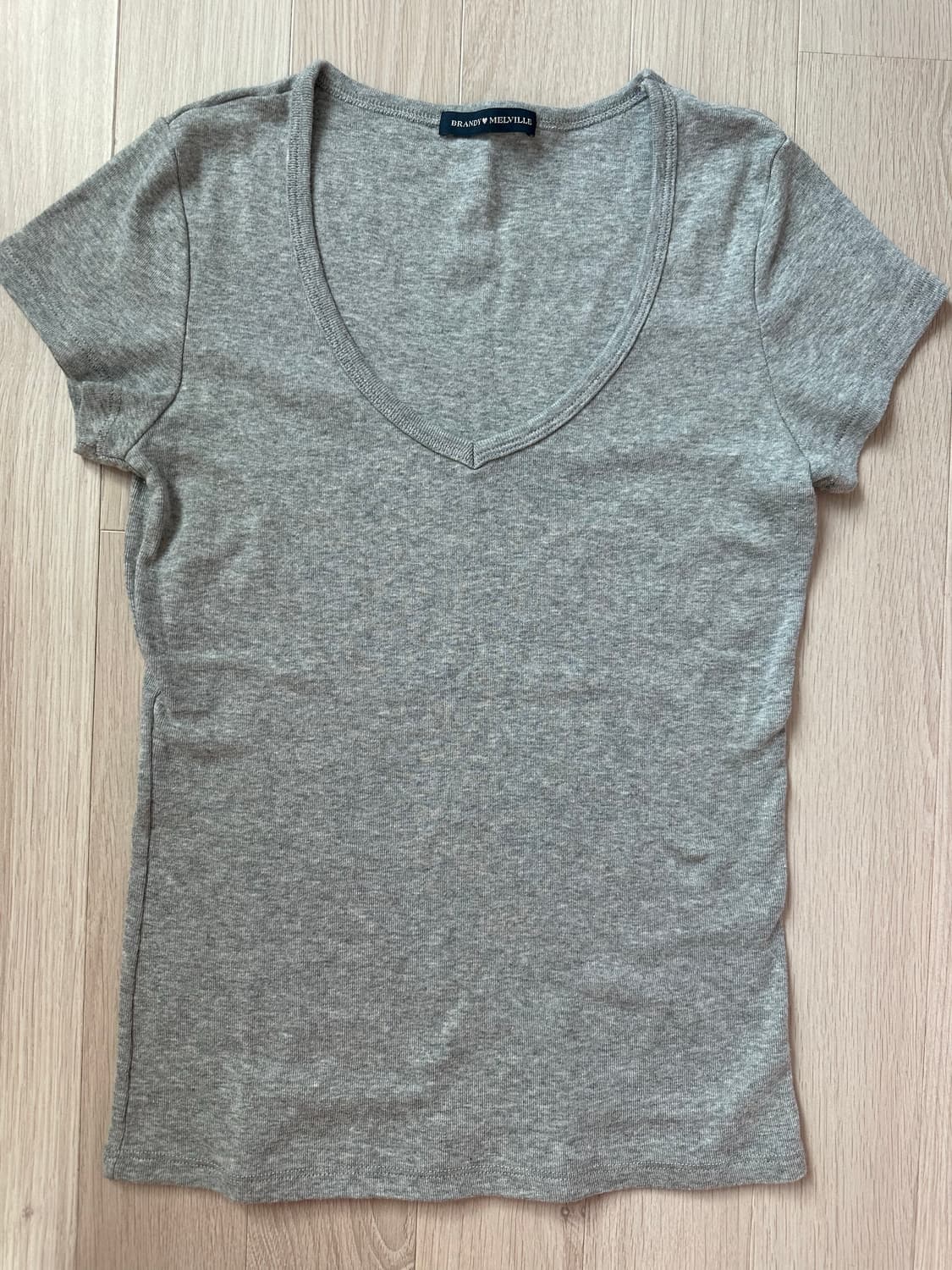 브랜디멜빌 브이넥 반팔 티셔츠 - 그레이 상품이미지1