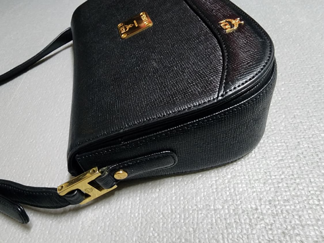 엠씨엠 MCM 클래식 레더 플랩 숄더백 상품이미지5