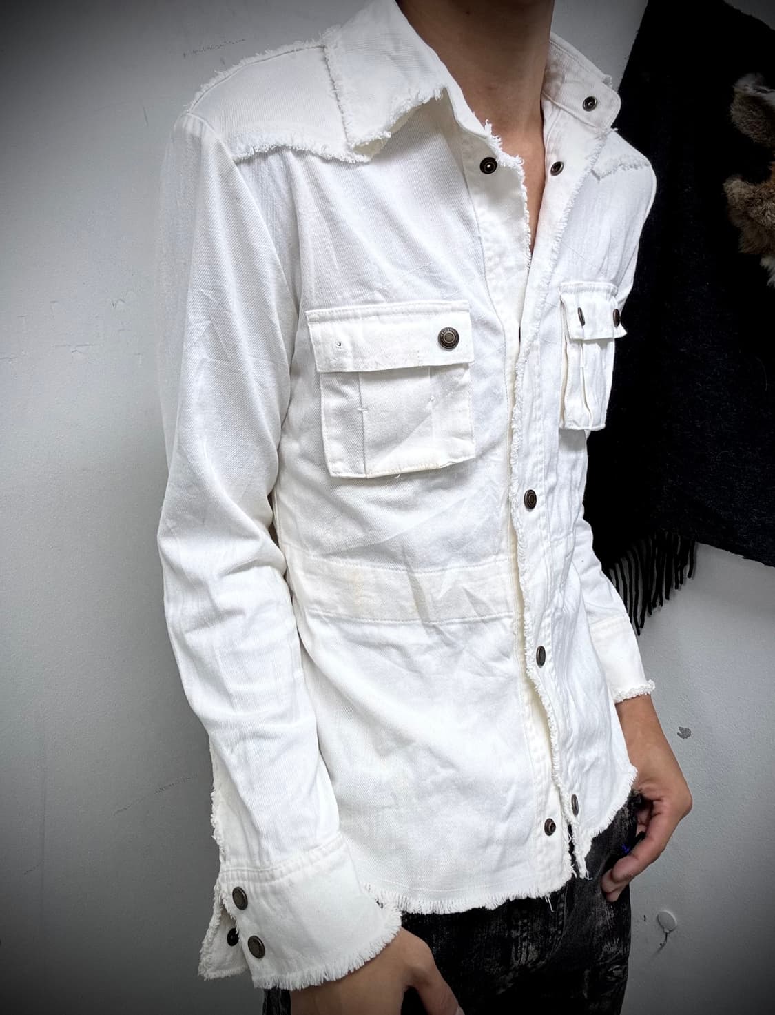 “Vintage” Grunge Cutting Detail White Ja 상품이미지1
