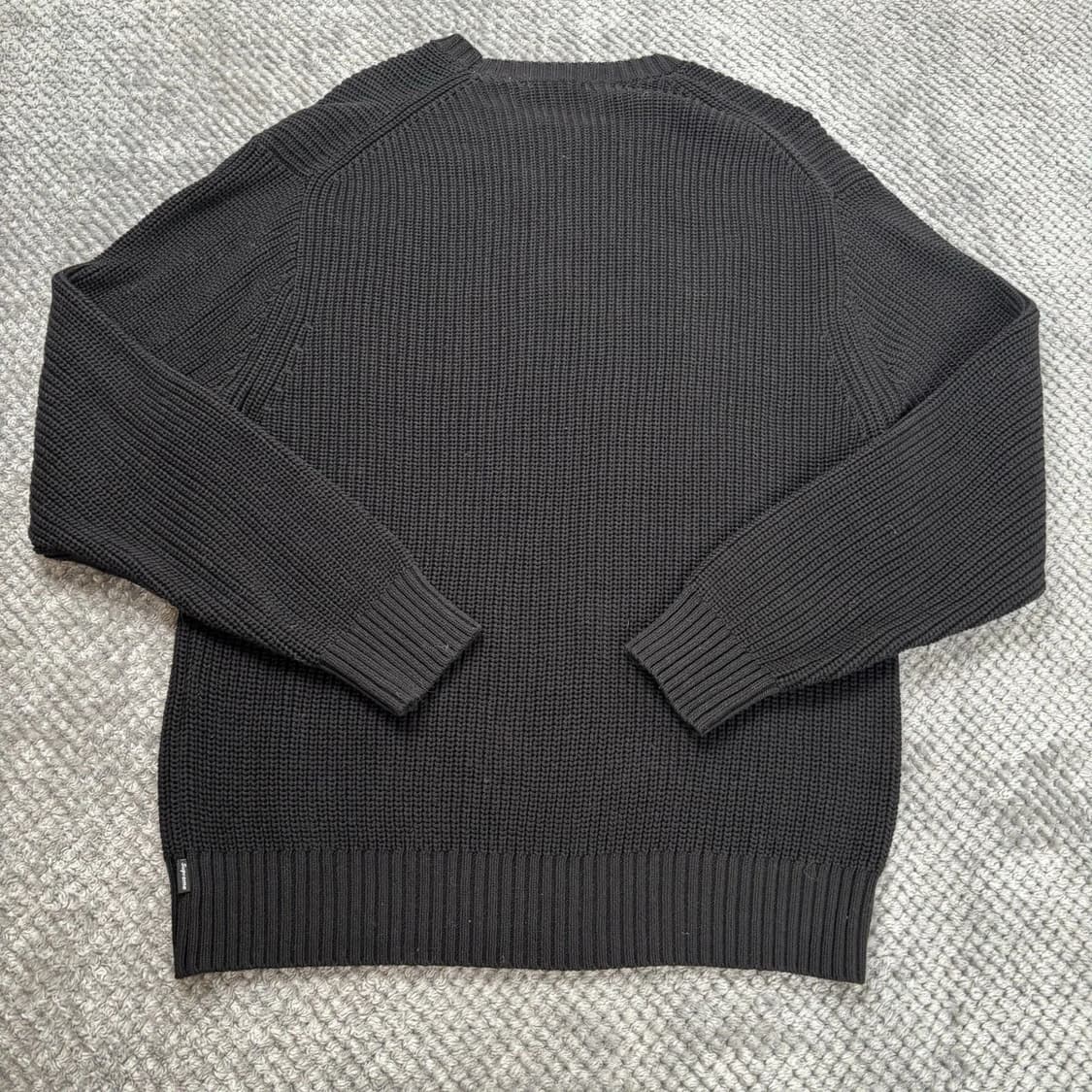 슈프림 스몰 박스 립드 니트 스웨터 블랙 상품이미지4