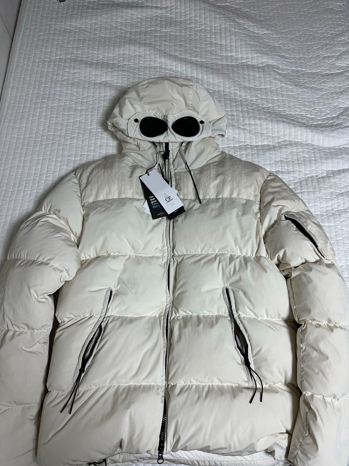 Cp company 시피 컴퍼니 nycra 패딩 팝니다 상품이미지1