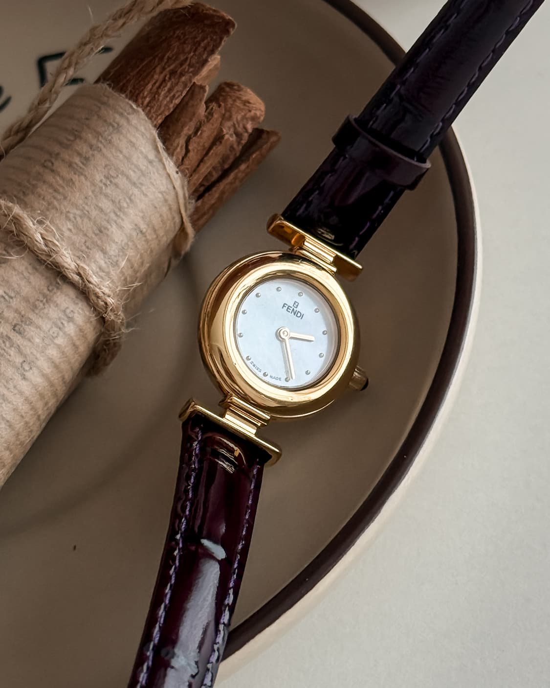 펜디 라운드 골드 도트 인덱스 시계 상품이미지4