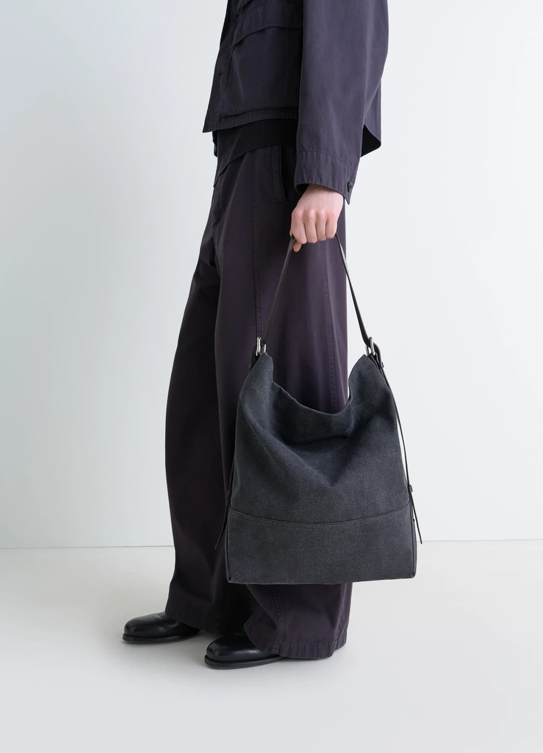 르메르 25fw 벨티드 토트백/Ash black 상품이미지3