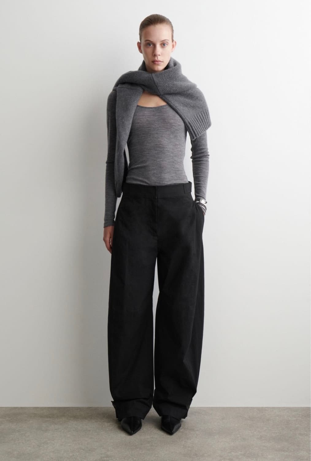 cos 코스 여성 유틸리티 배럴 레그 트라우저 black 36 상품이미지1