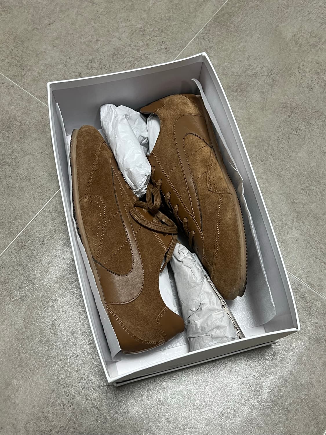 COS 미니멀 스웨이드 스니커즈 42사이즈 상품이미지6