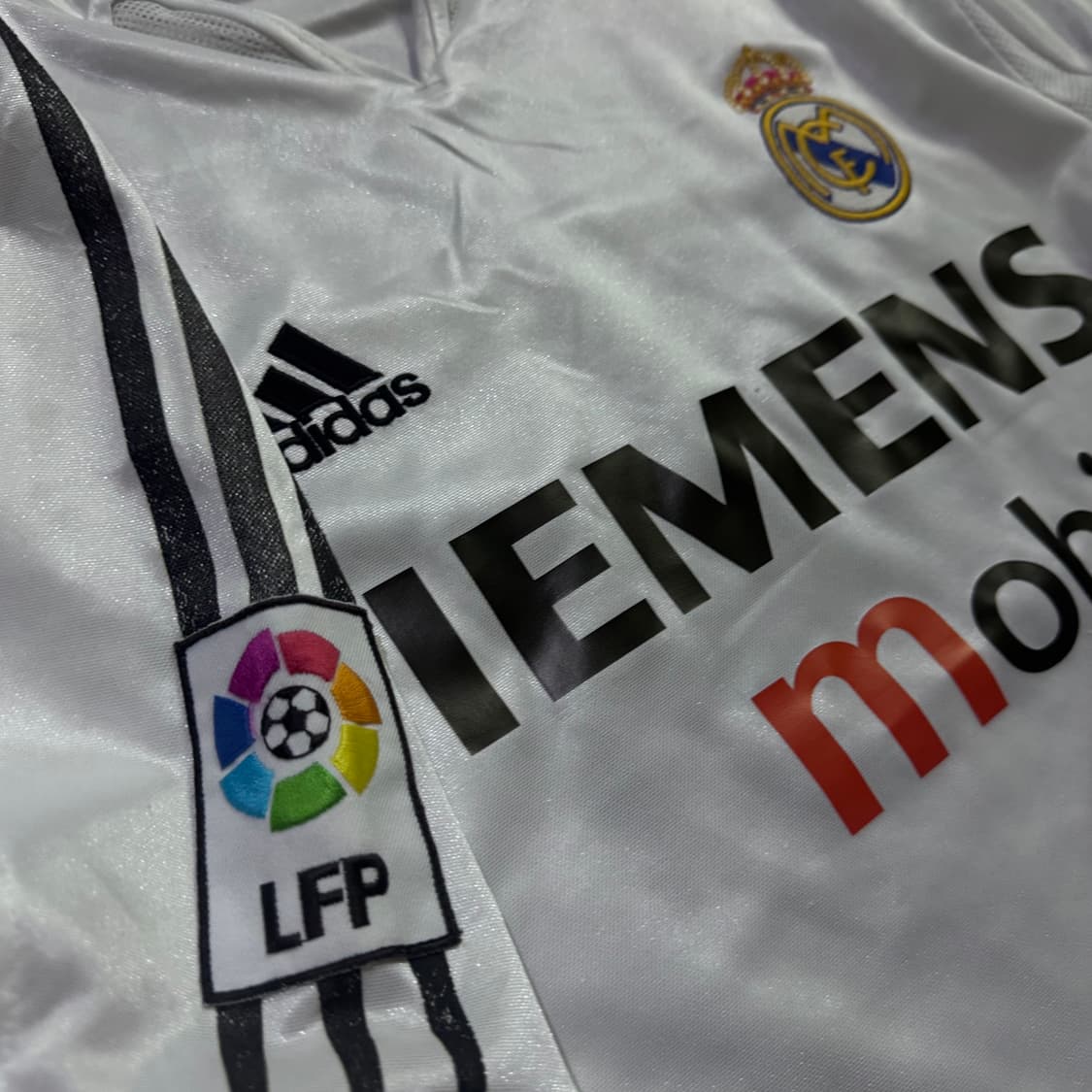 04-05 아디다스 레알 마드리드 NO.10 루이스 피구 홈 유니폼  상품이미지5