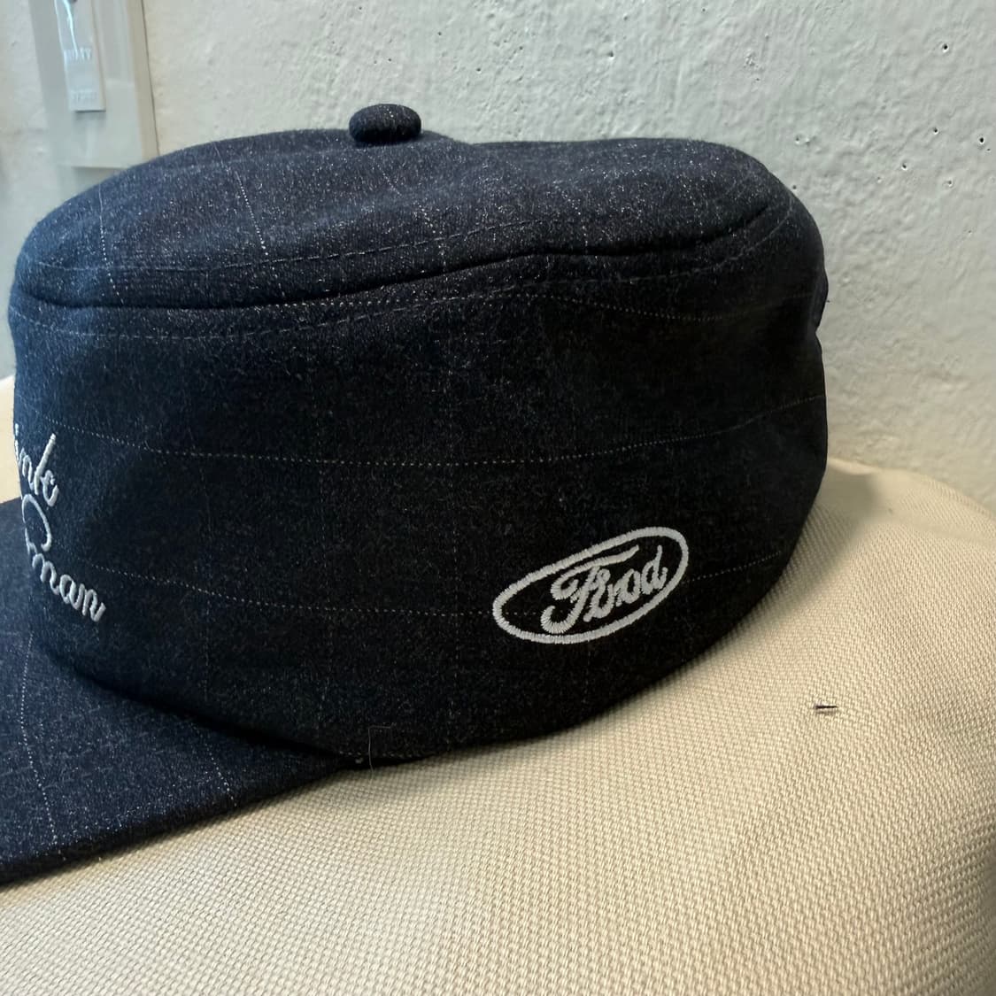 네이비 체크보드 레터링 필박스 캡 상품이미지3