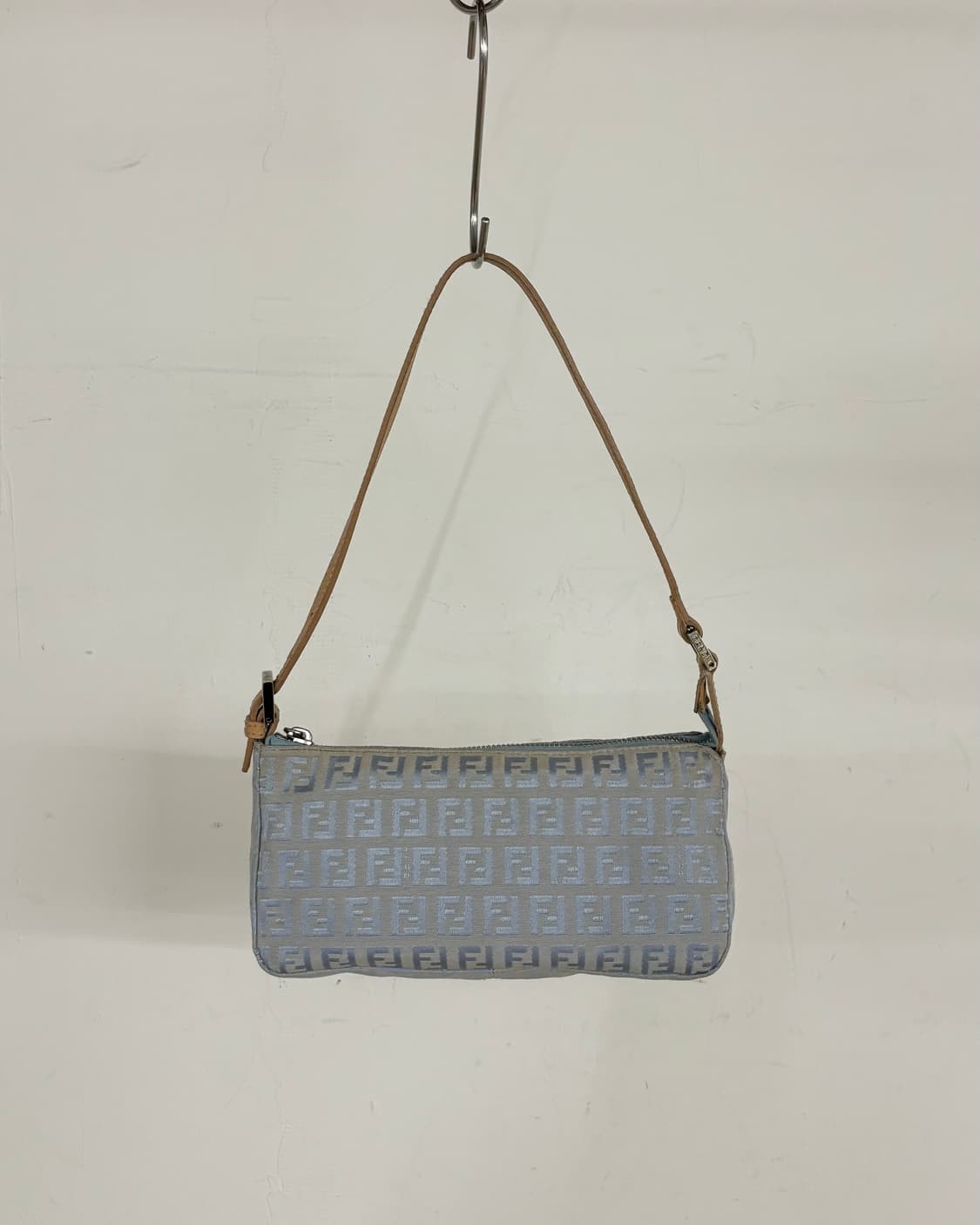 펜디 라이트 블루 바게트 백 상품이미지2