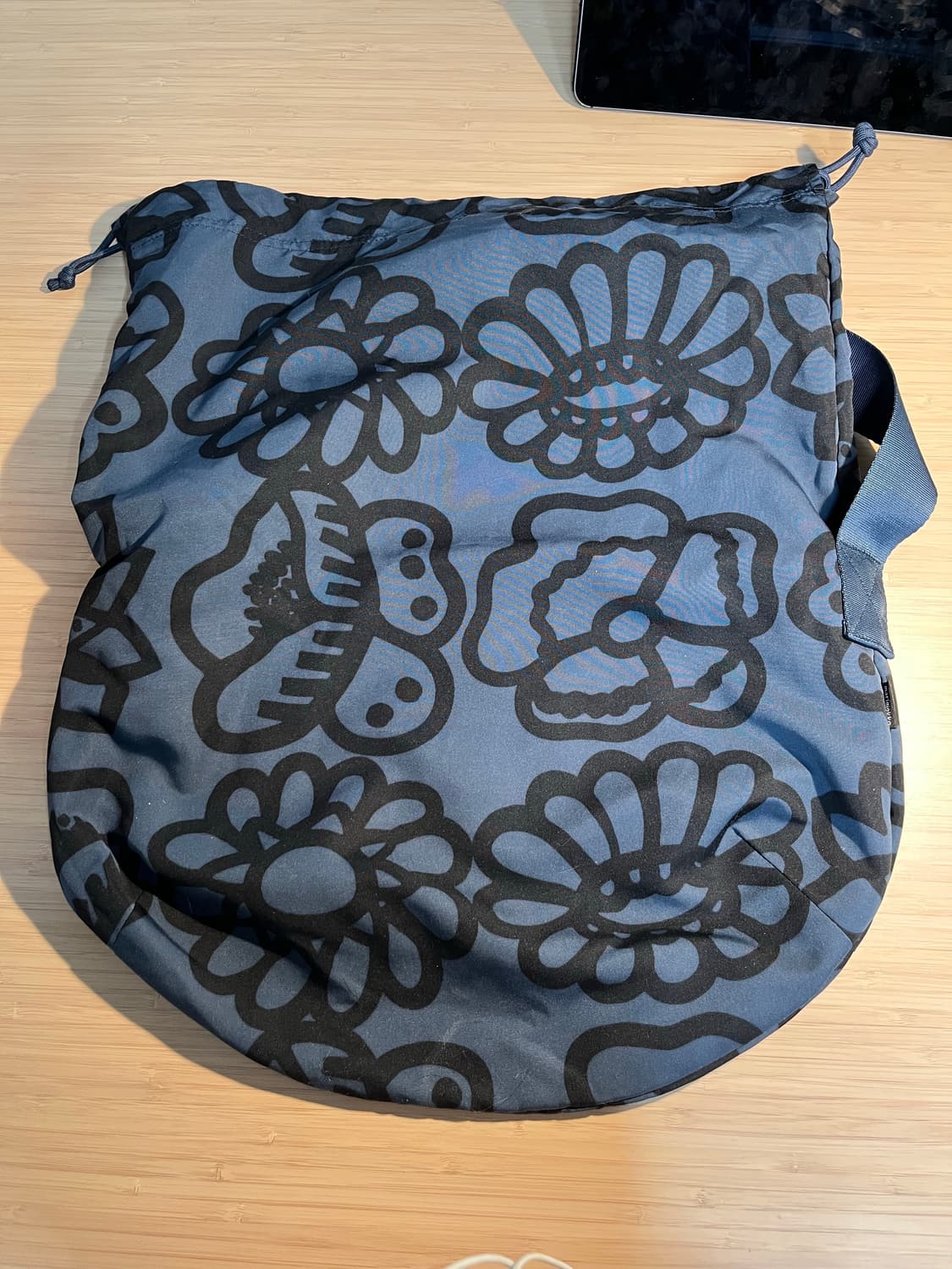 유니클로X마리메꼬 단종 드로우스트링 숄더백 블루 상품이미지3