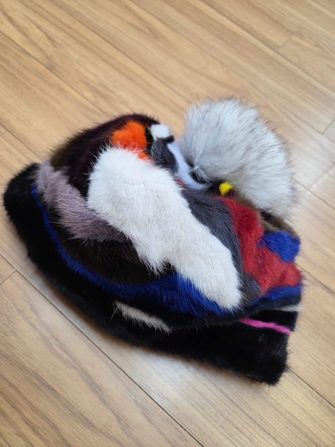 아가타 밍크 모자입니다
- 사이즈: 57.5cm
- 소재: 앙고라 100 상품이미지1