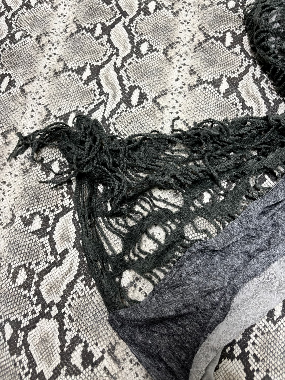 “Vintage” Grunge Mood Khaki&Grey Scarf 상품이미지2
