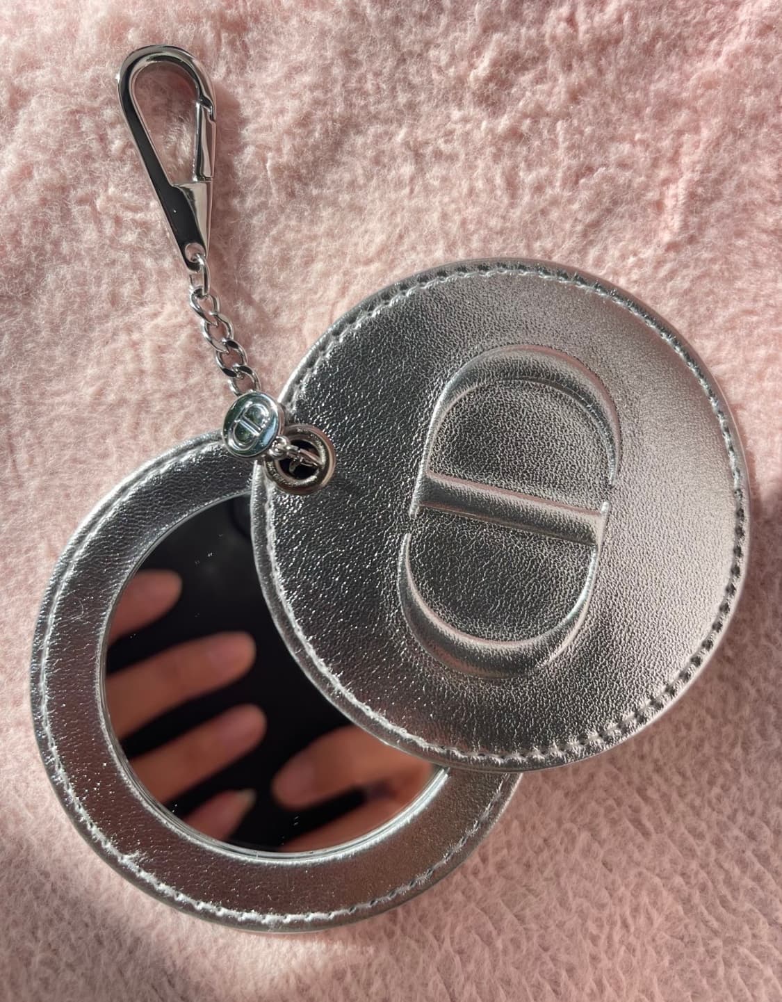 디올 뷰티 실버 미러 키링 원형 휴대용 손거울 상품이미지1