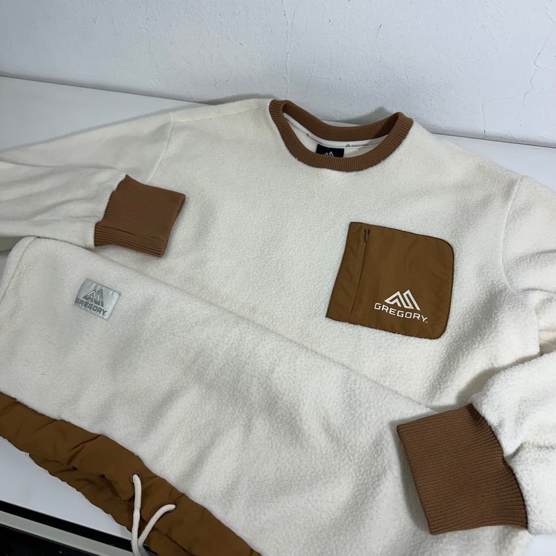 XL 그레고리 크림 배색 후리스 맨투맨 상품이미지1