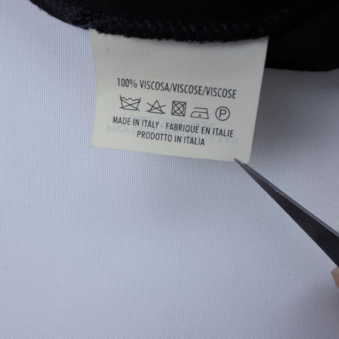 YSL 입생로랑 비대칭 블랙스커트 상품이미지5