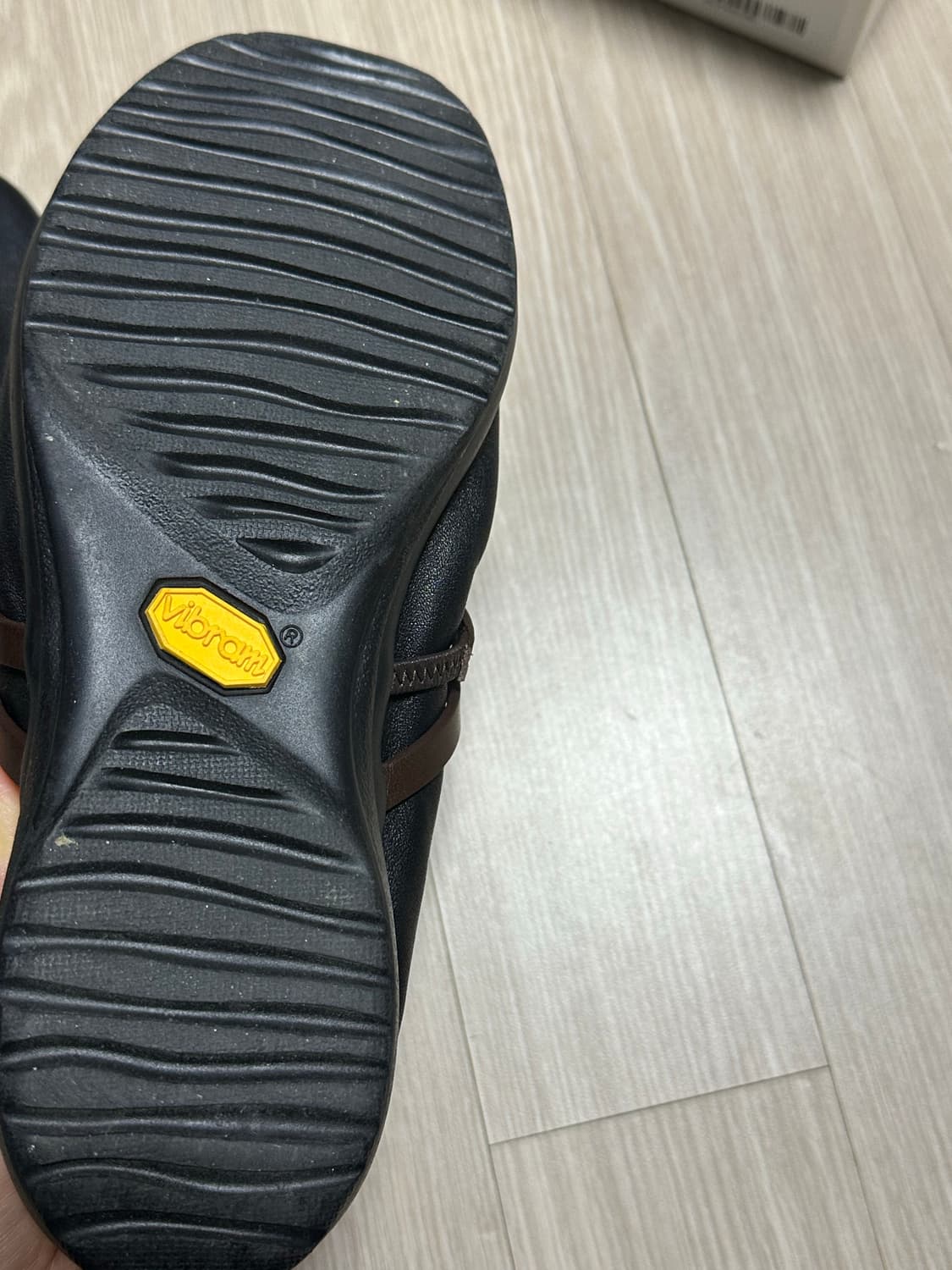 아모멘토 비브람 셔링 플랫 블랙 상품이미지6