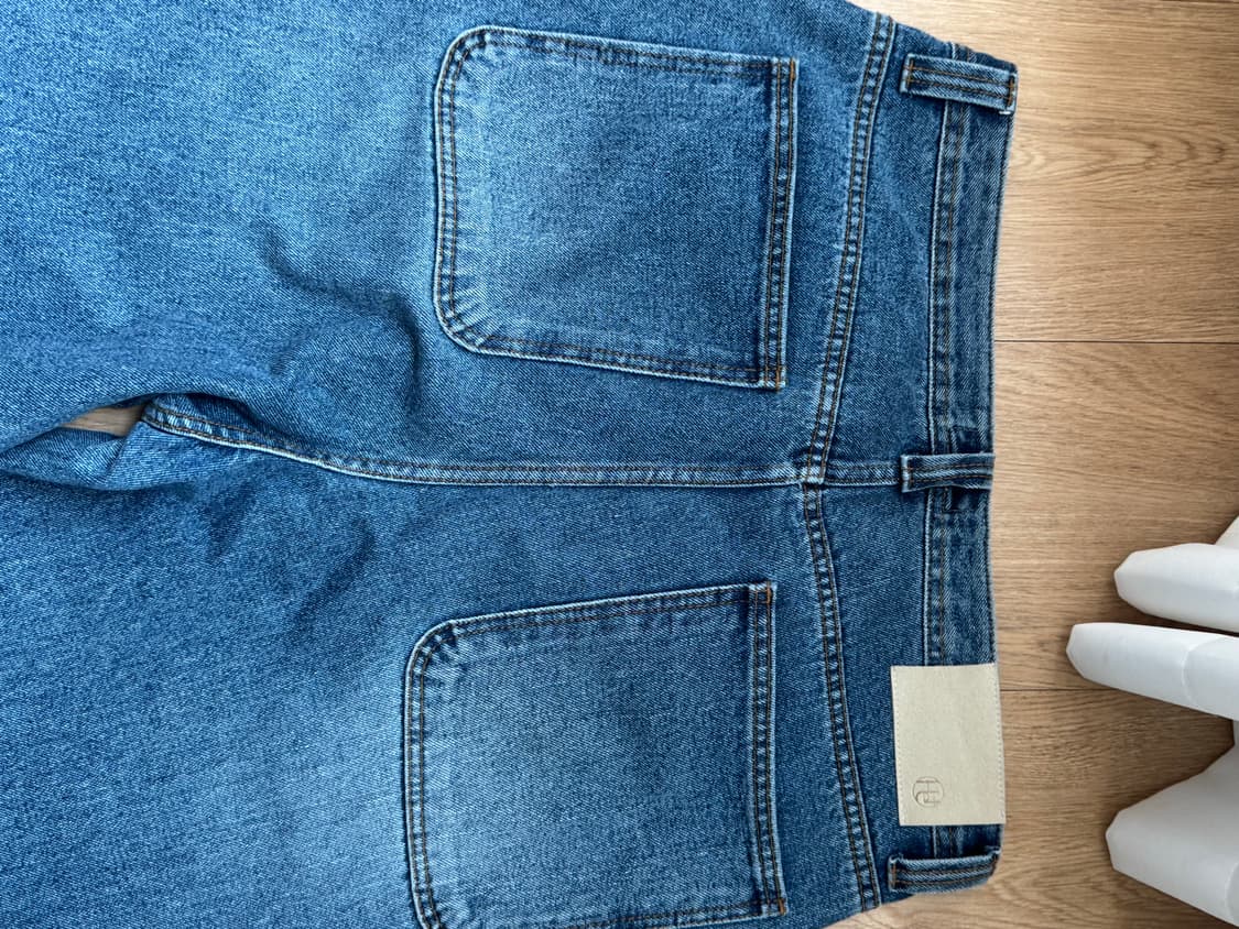 [L] 호이테(HEUTE) 워시드 데님 - 2회 착용, 실루엣 예술인 극 상품이미지10