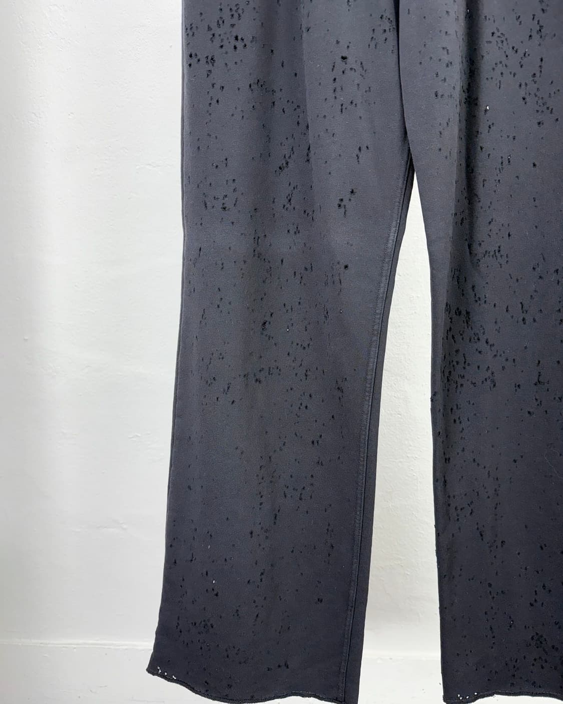 MM6 메종 마르지엘라 블랙 디스트로이드 와이드 코튼 스웨트 팬츠 상품이미지4