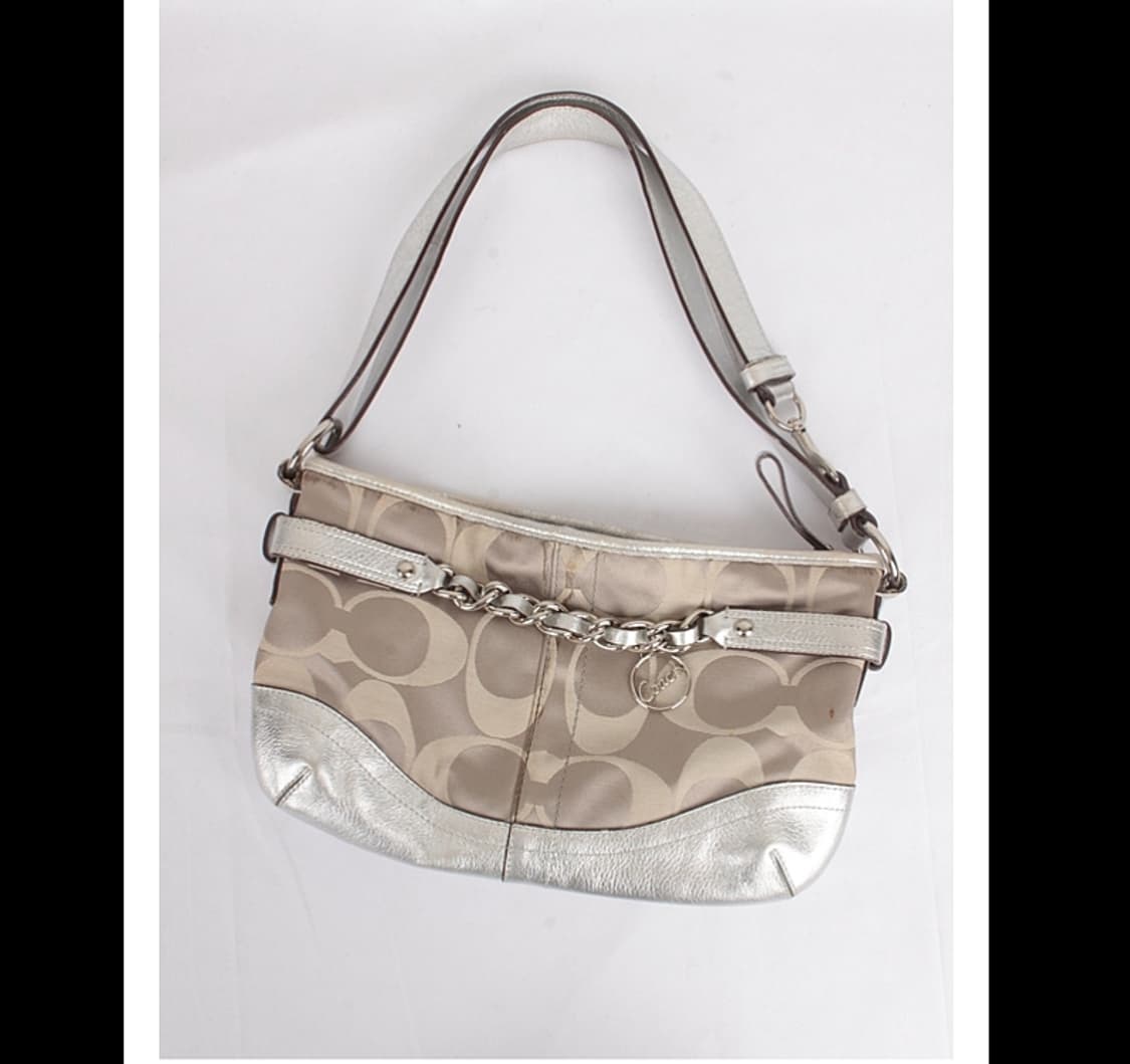 코치 시그니처 패브릭 실버 레더 숄더백 상품이미지1