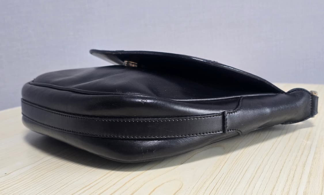 Gucci 구찌 GG 블랙 레더 빈티지 숄더백 상품이미지4