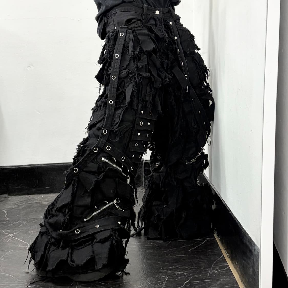 Uniz 블랙 몬스터 팬츠 상품이미지2