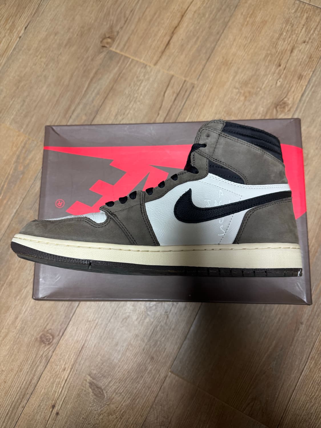조던 1 하이 OG X 트래비스 스캇 모카 300사이즈 상품이미지8