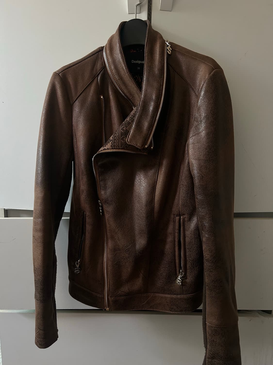 비대칭 스웨이드 레더 자켓 상품이미지1