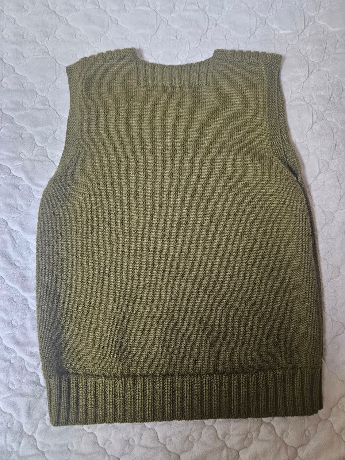 엣라코(타임원클로딩) 레드크로스 니트베스트 44사이즈 팝니다. 상품이미지2