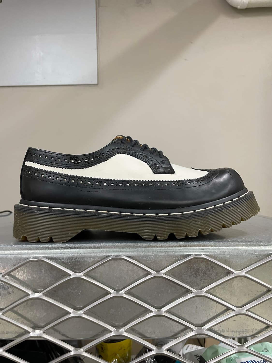 닥터마틴 3989 벡스 블랙앤화이트 uk7 상품이미지4