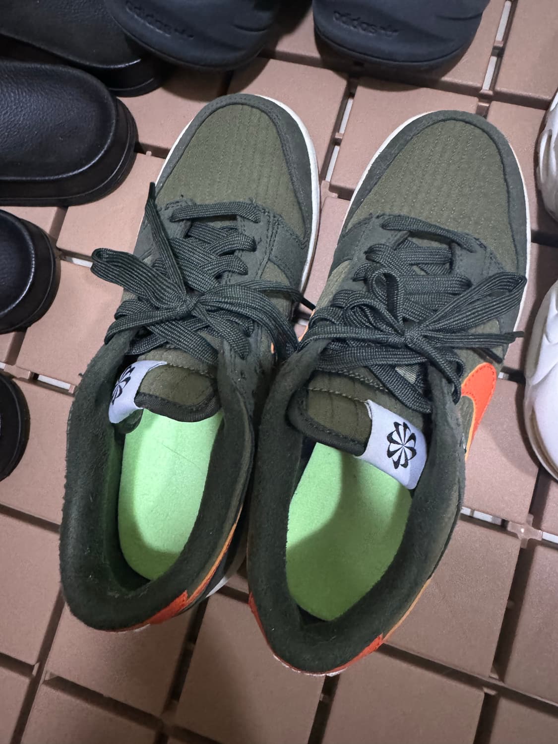 나이키덩크로우올리브 상품이미지1