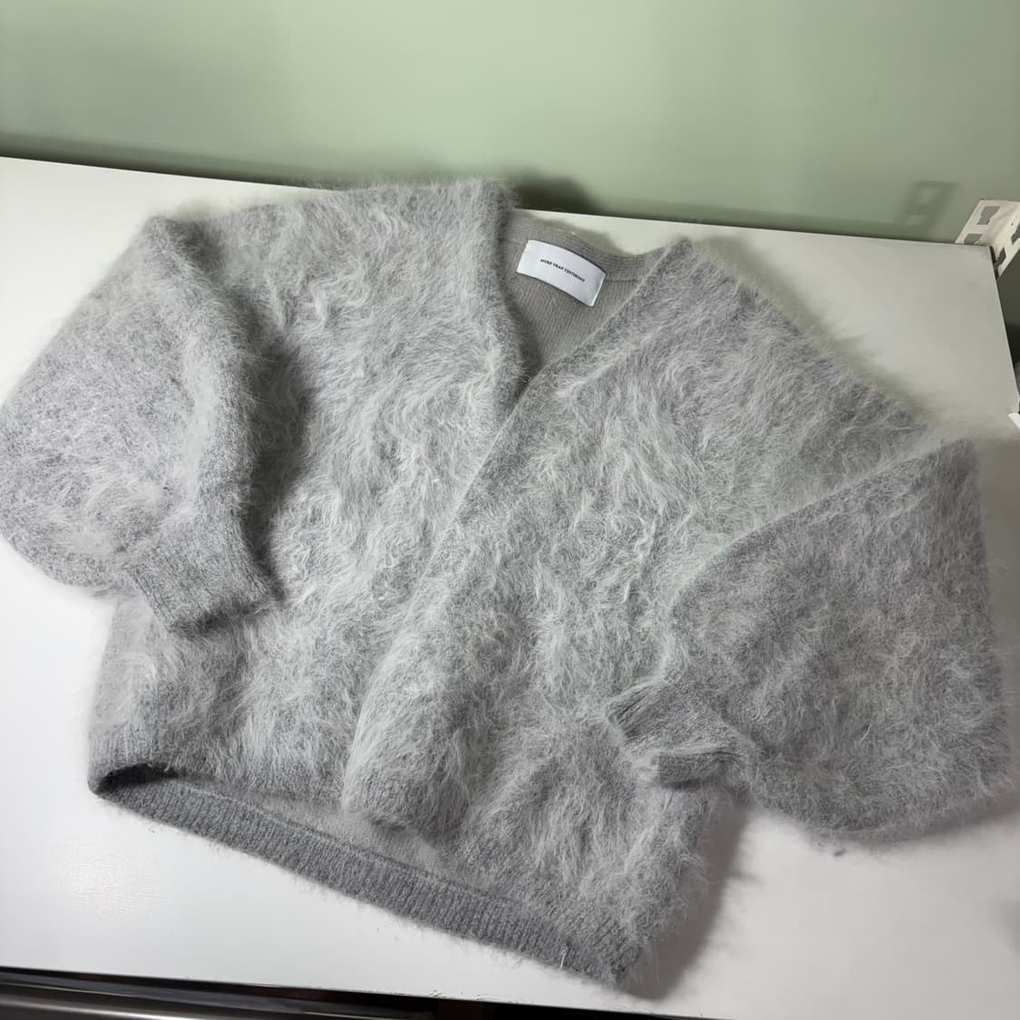 우먼M 모어댄예스터데이 그레이 헤어리 가디건 상품이미지1