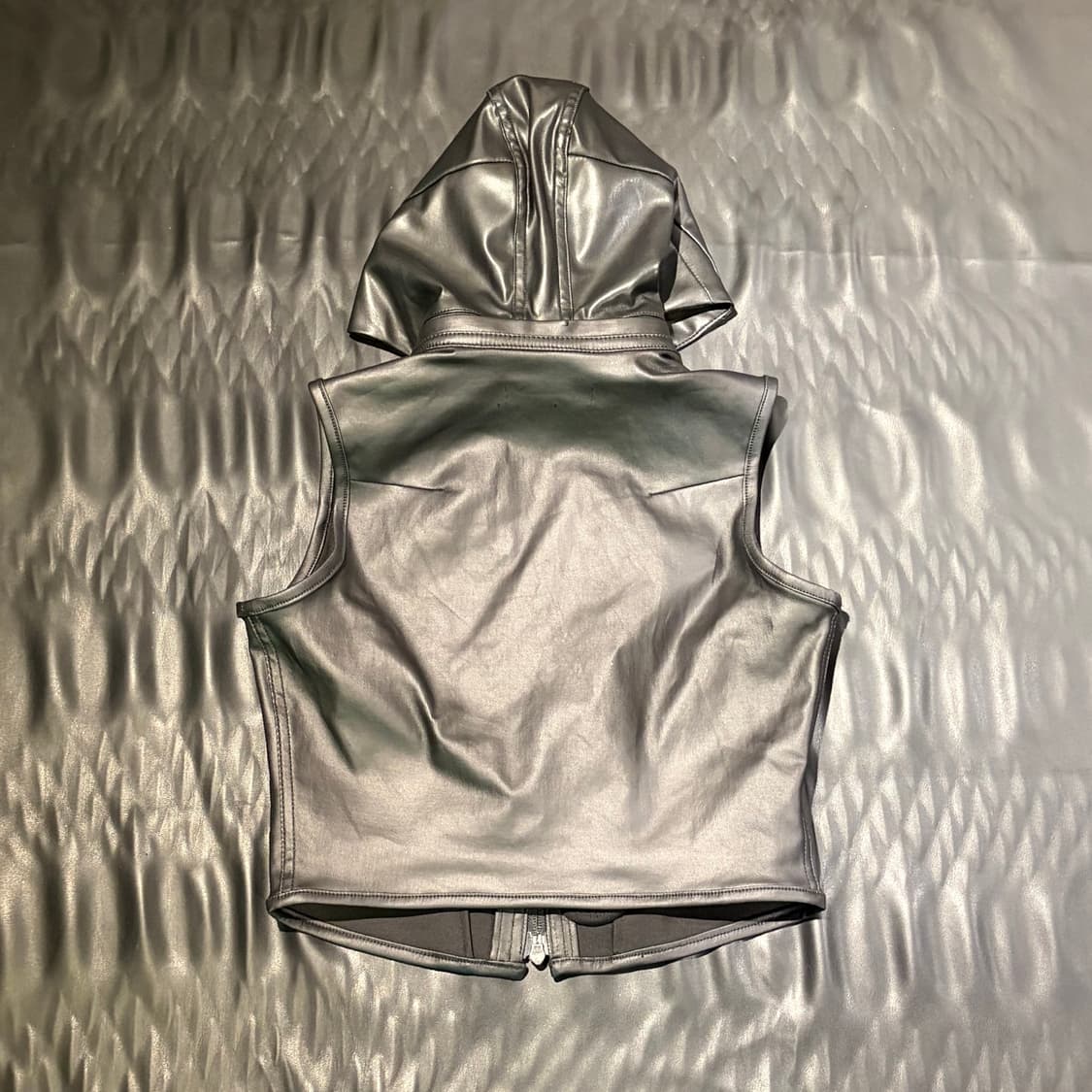 로딩룸 레더 후드 베스트 집업 상품이미지2