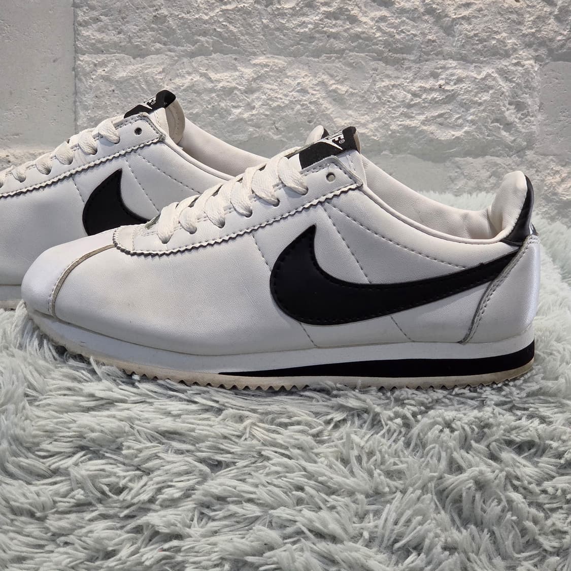 8w-25:나이키 클래식 코르테즈 레더 화이트 블랙 235mm 상품이미지2