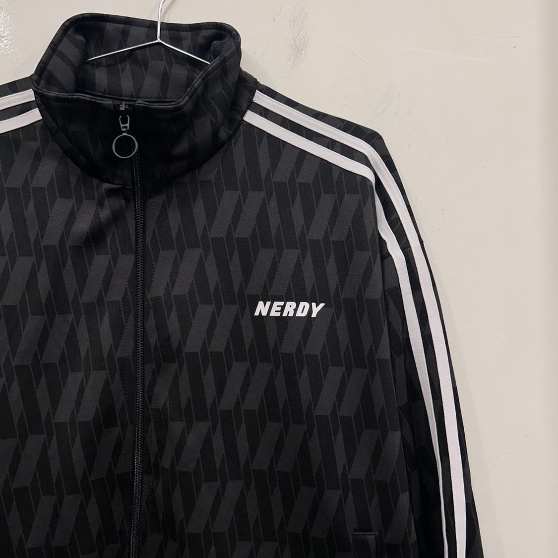 널디 지오매트릭 트랙 하이넥 져지 상품이미지1