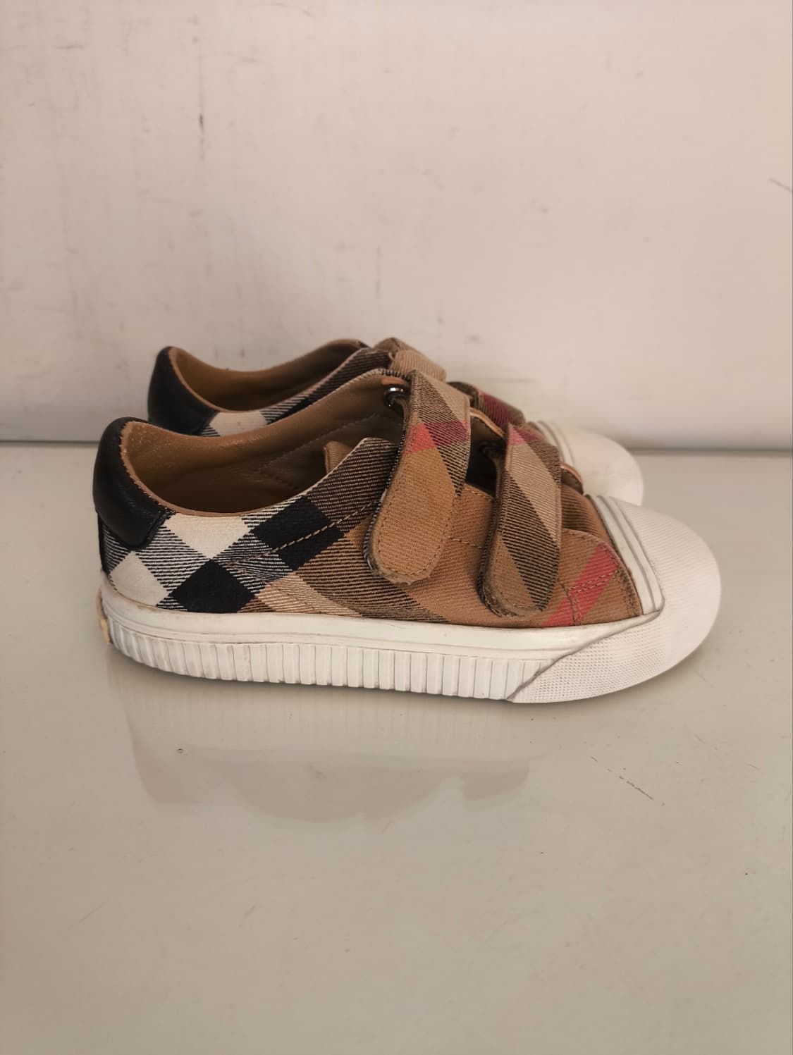 29 버버리 키즈 밸크로 스니커즈  상품이미지2